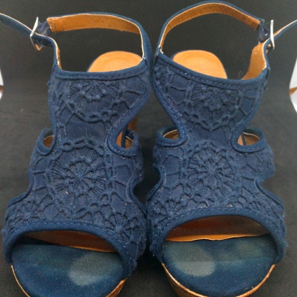 FLAUNT lace print wedges